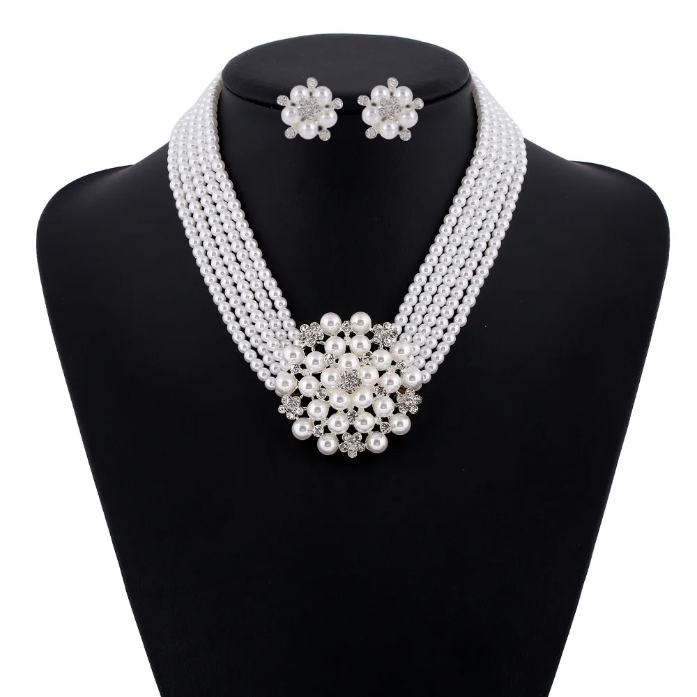 Audrey Hepburn Breakfast at Ti - Women'S Accessories In The 1950S avis et prix